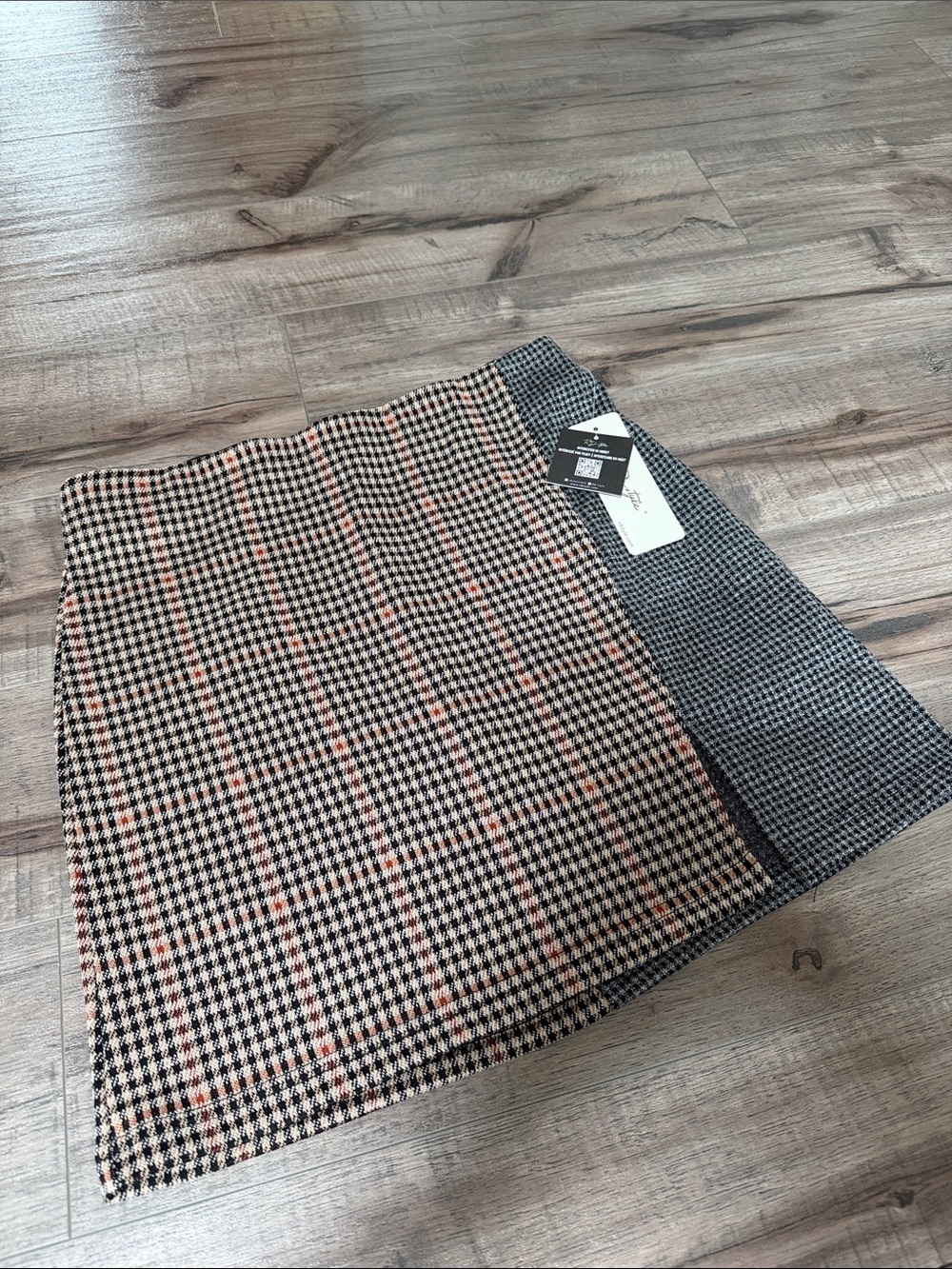 Two-Tone Houndstooth Mini Skirt in Black & Beige size S